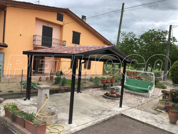 Tettoia-metallica-gazebo-carport-micaceo-tetto-coppo-copertura-coibentata