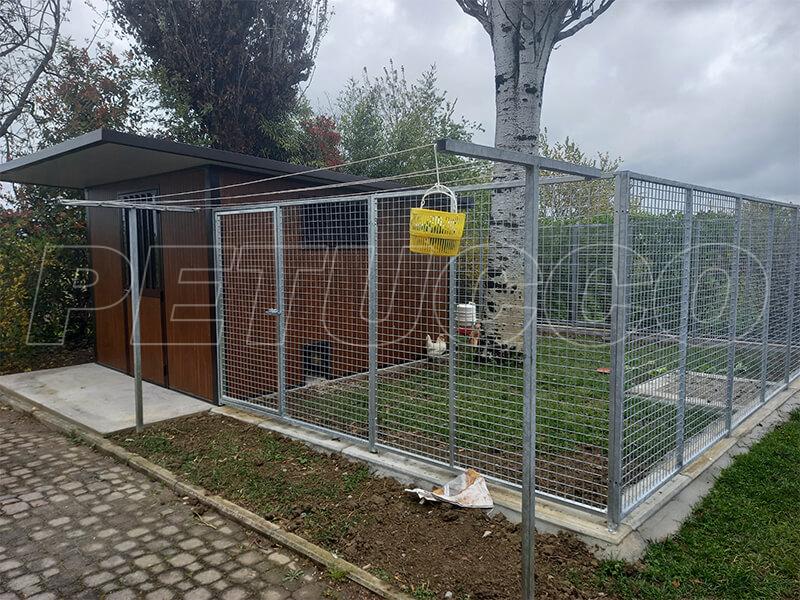 box pollaio coibentato da giardino adibito a pollaio uso pollaio con recinzione zincata esterna