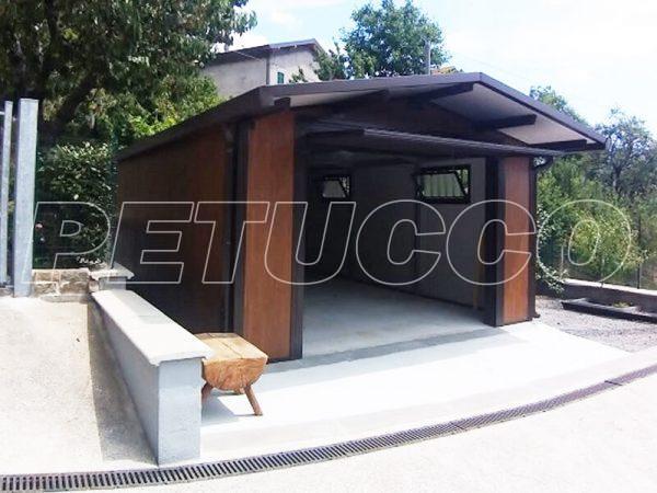 Box auto coibentato effetto legno con sporgenza frontale di 1 mt.